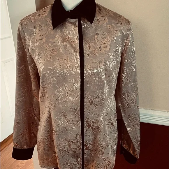 Vintage Susan Hutton gold floral blouse with black velour trim on collar/cuffs - Picture 2 of 6